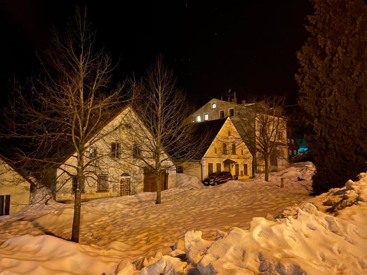 Apartman "U Nas Doma" V Chate Alfa Cerny Dul Exterior photo